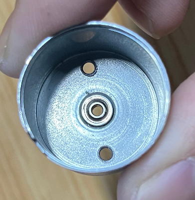 轴承与端盖粘接